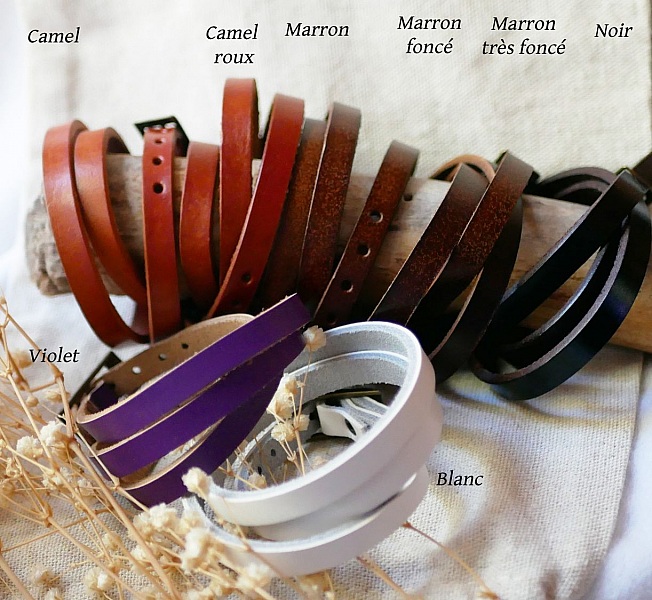 Nuancier de bracelets en cuir pour montre à cadran asymétrique.