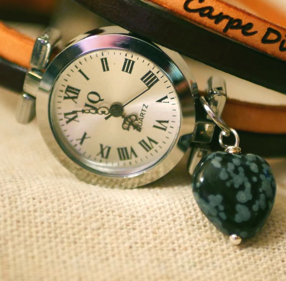 Relógio de correia dupla de couro com coração de pedra obsidiana, cores a personalizar 