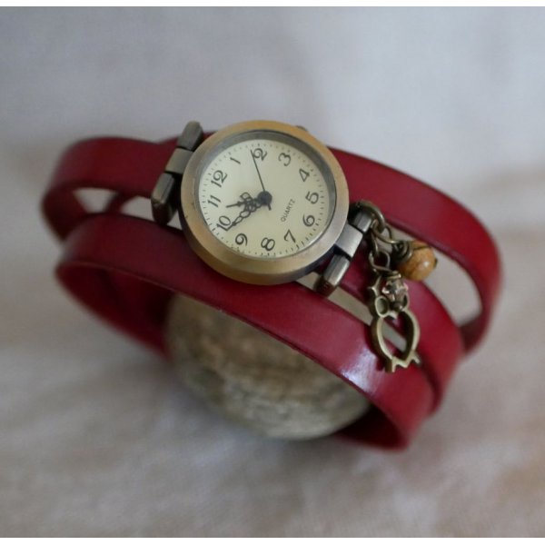 Rel&oacute;gio pulseira de couro 2 ou 3 cartuchos com p&eacute;rola e pingente