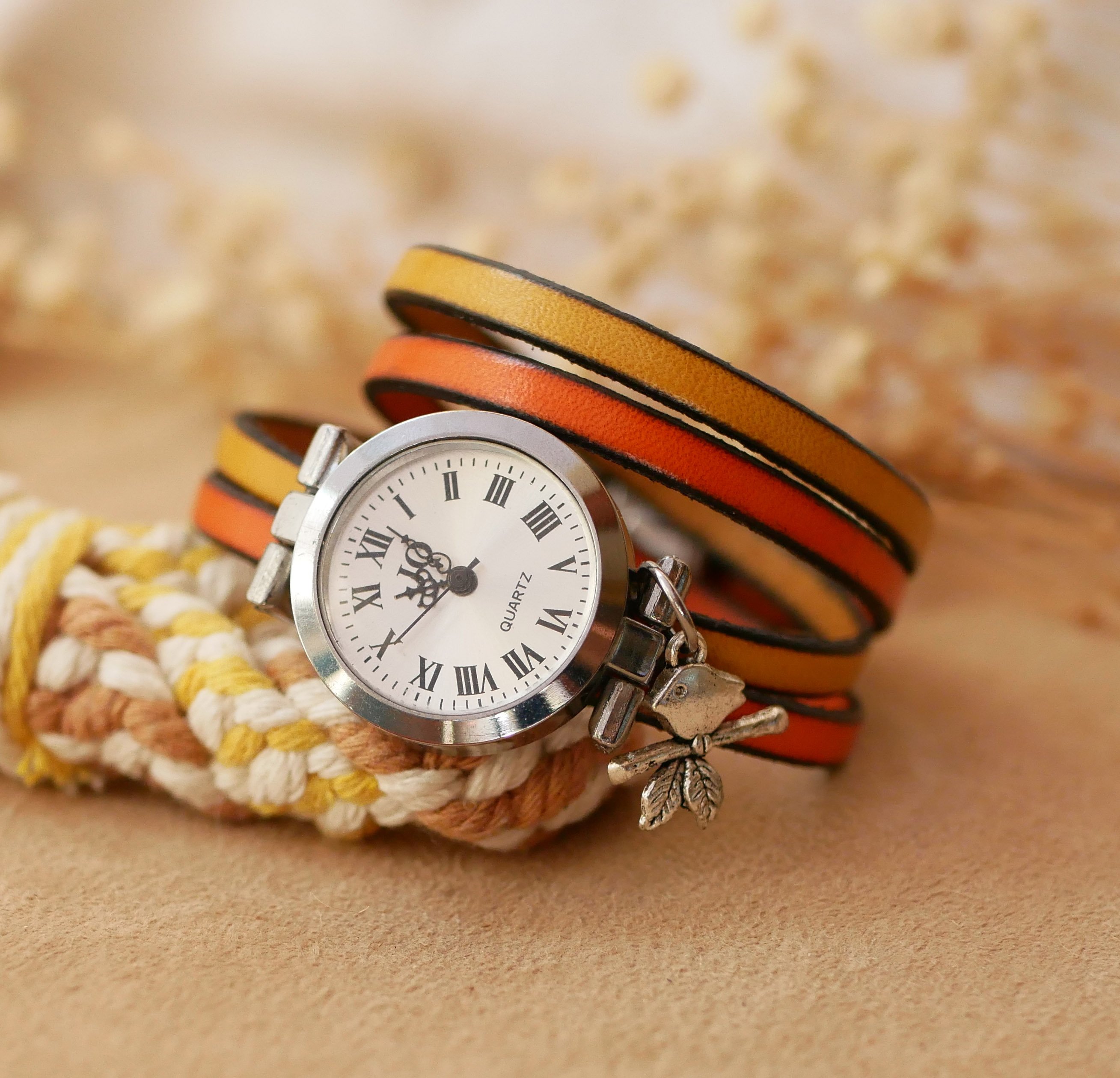 Relógio com pulseira dupla de couro, mostrador prateado, cor à sua escolha, para ser personalizado 