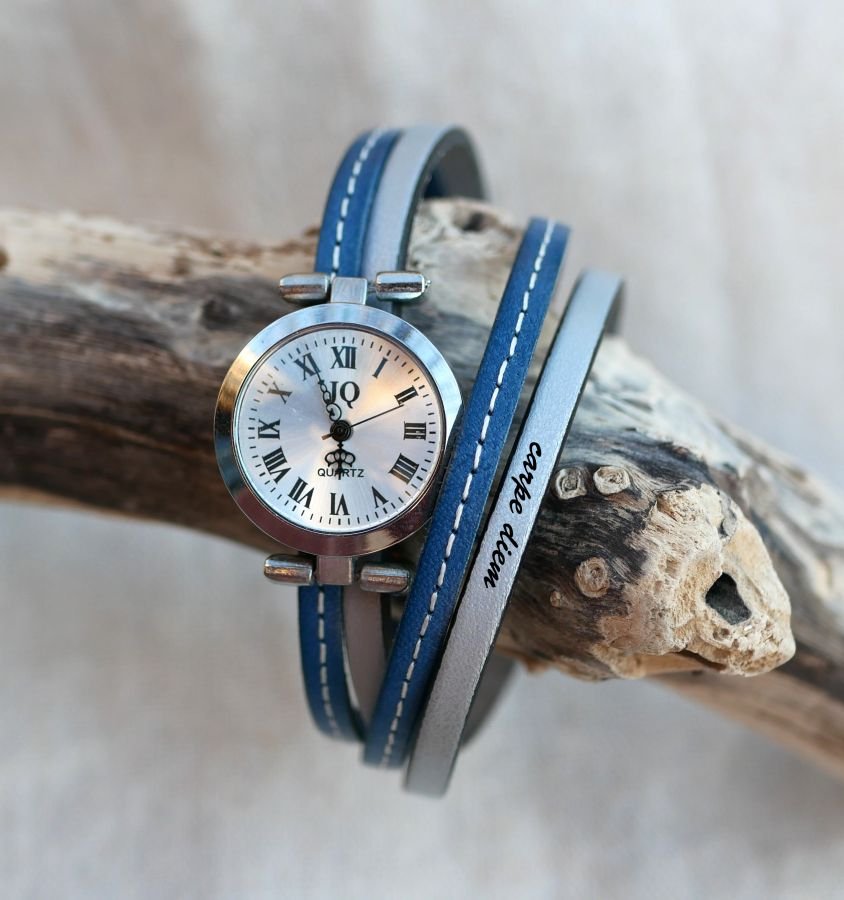 Relógio com correia dupla de couro com costura azul e uma segunda cor à sua escolha para ser personalizado 