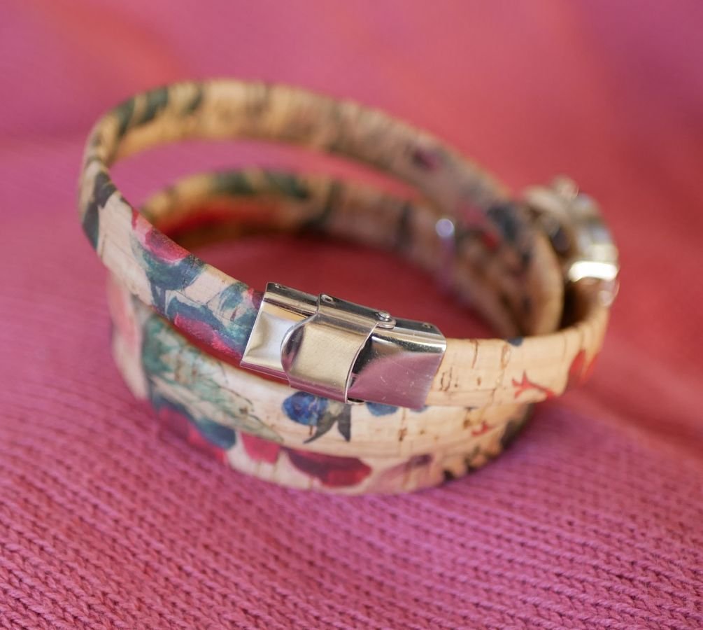 Relógio bracelete de cortiça florida 3 voltas com pérola vermelha de encanto 