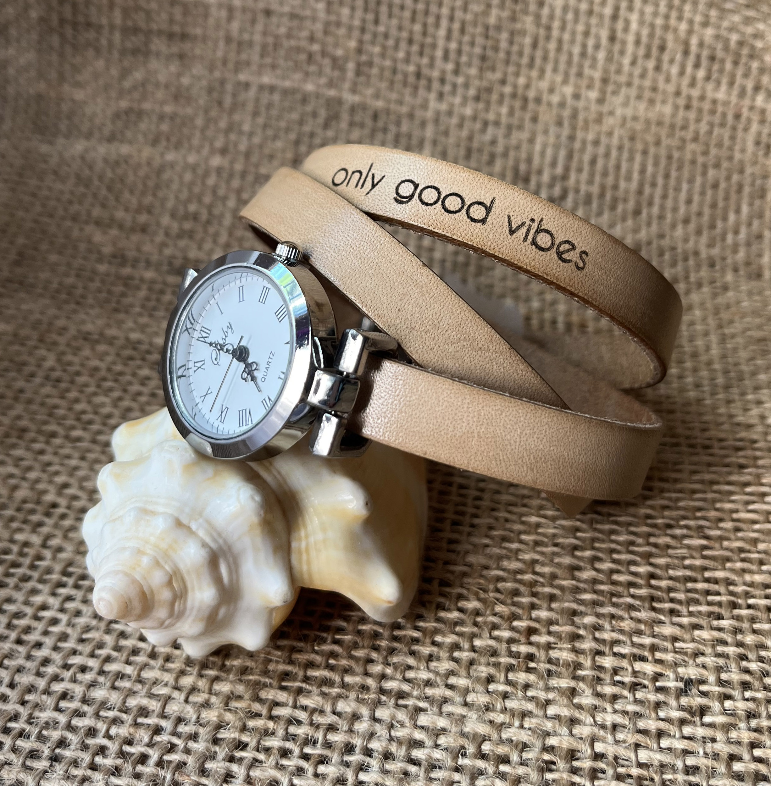 Rel&oacute;gio multi-voltas personaliz&aacute;vel com mostrador em prata 