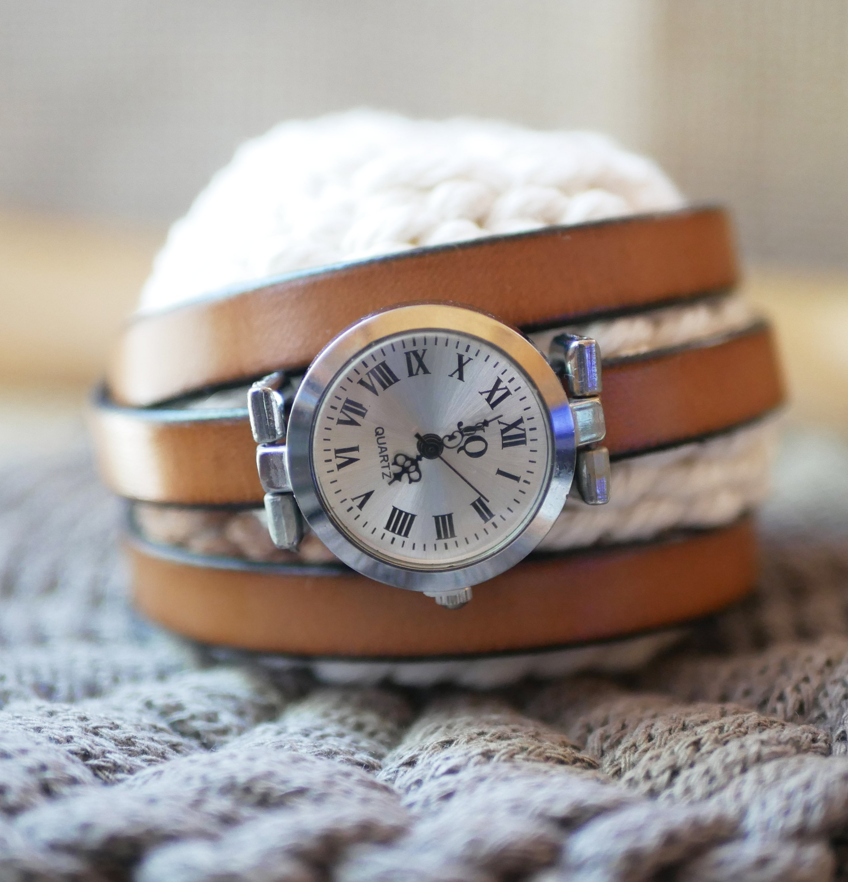 Rel&oacute;gio multi-voltas personaliz&aacute;vel com mostrador em prata 