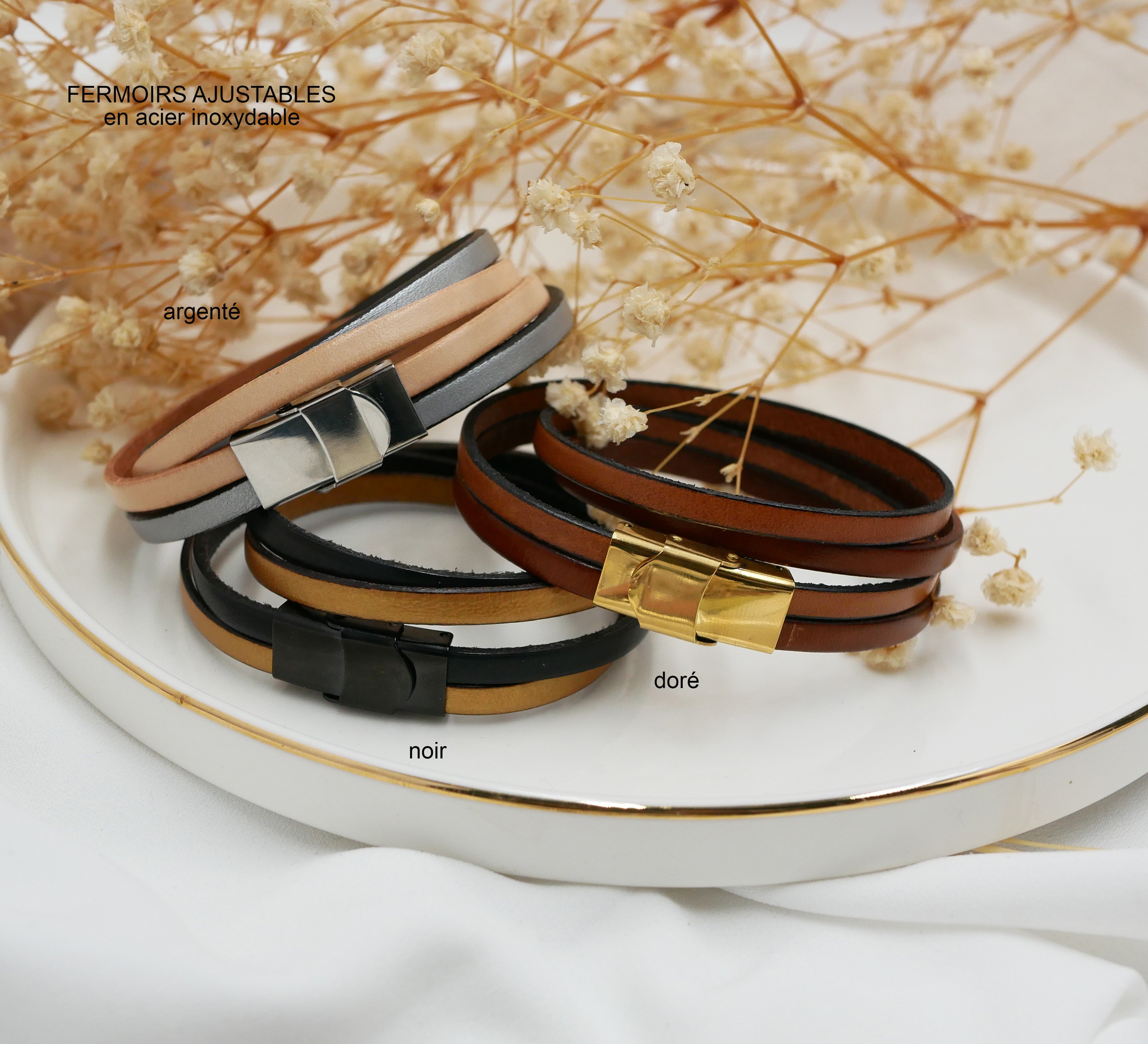 Relógio com cabochão de madeira gravado com bracelete dupla em pele e mostrador em bronze