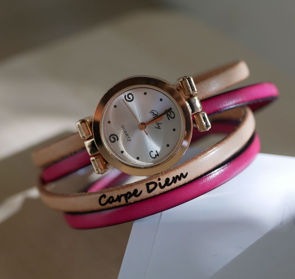 Relógio com mostrador em ouro rosa com bracelete de dupla bracelete para personalizar