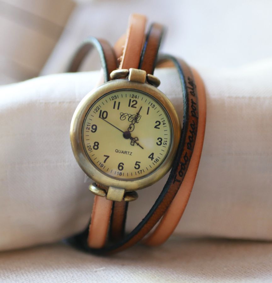 Relógio com mostrador em bronze Vintage com correia tripla de couro personalizada
