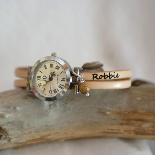 Rel&oacute;gio de joalharia em pele personaliz&aacute;vel e colorido para mulher