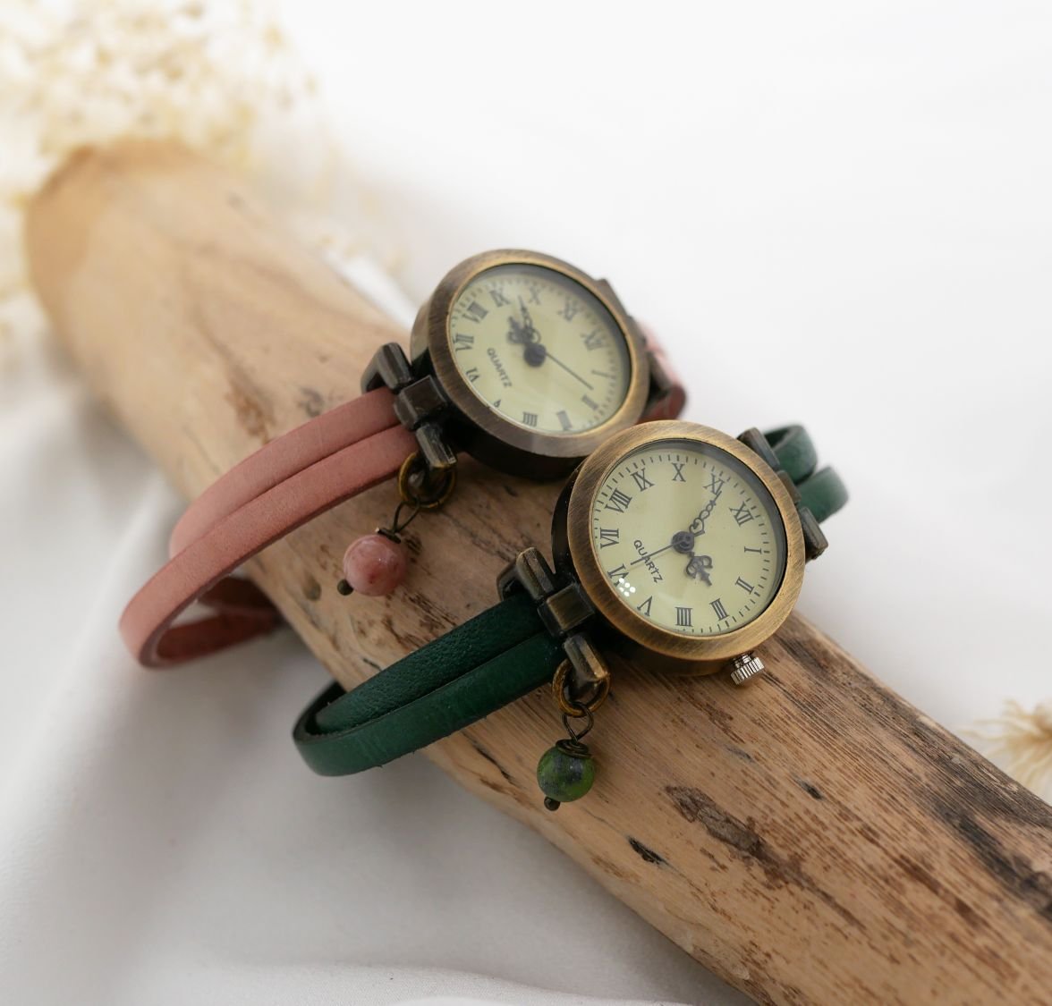 Relógio de senhora com bracelete dupla em pele, à escolha das cores 