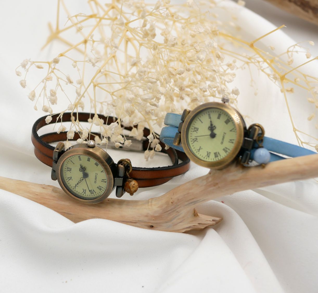 Relógio de senhora com bracelete dupla em pele, à escolha das cores 