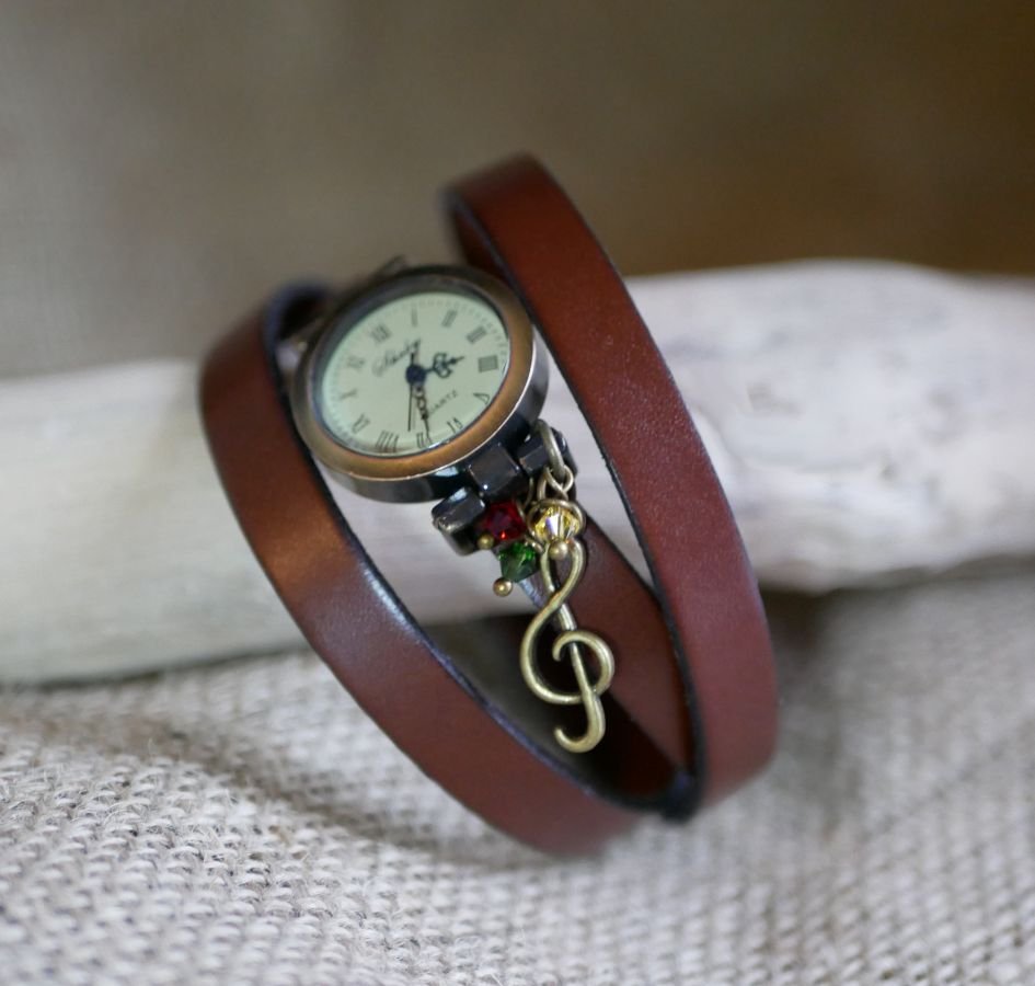 Relógio estilo Rasta Reggaeb com bracelete de couro de 2 ou 3 voltas e fecho ajustável