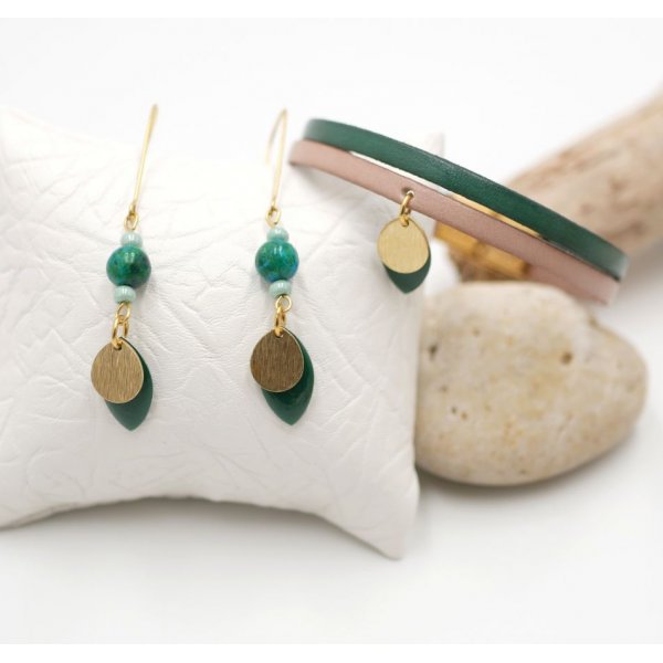Conjunto de brincos e bracelete de couro com lantejoulas verdes de abeto