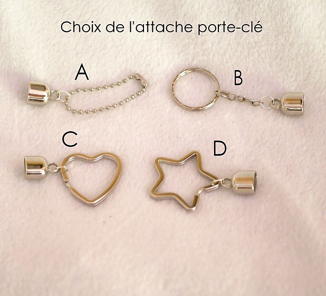 Différents modèles d'attaches métalliques pour porte-clés personnalisés.