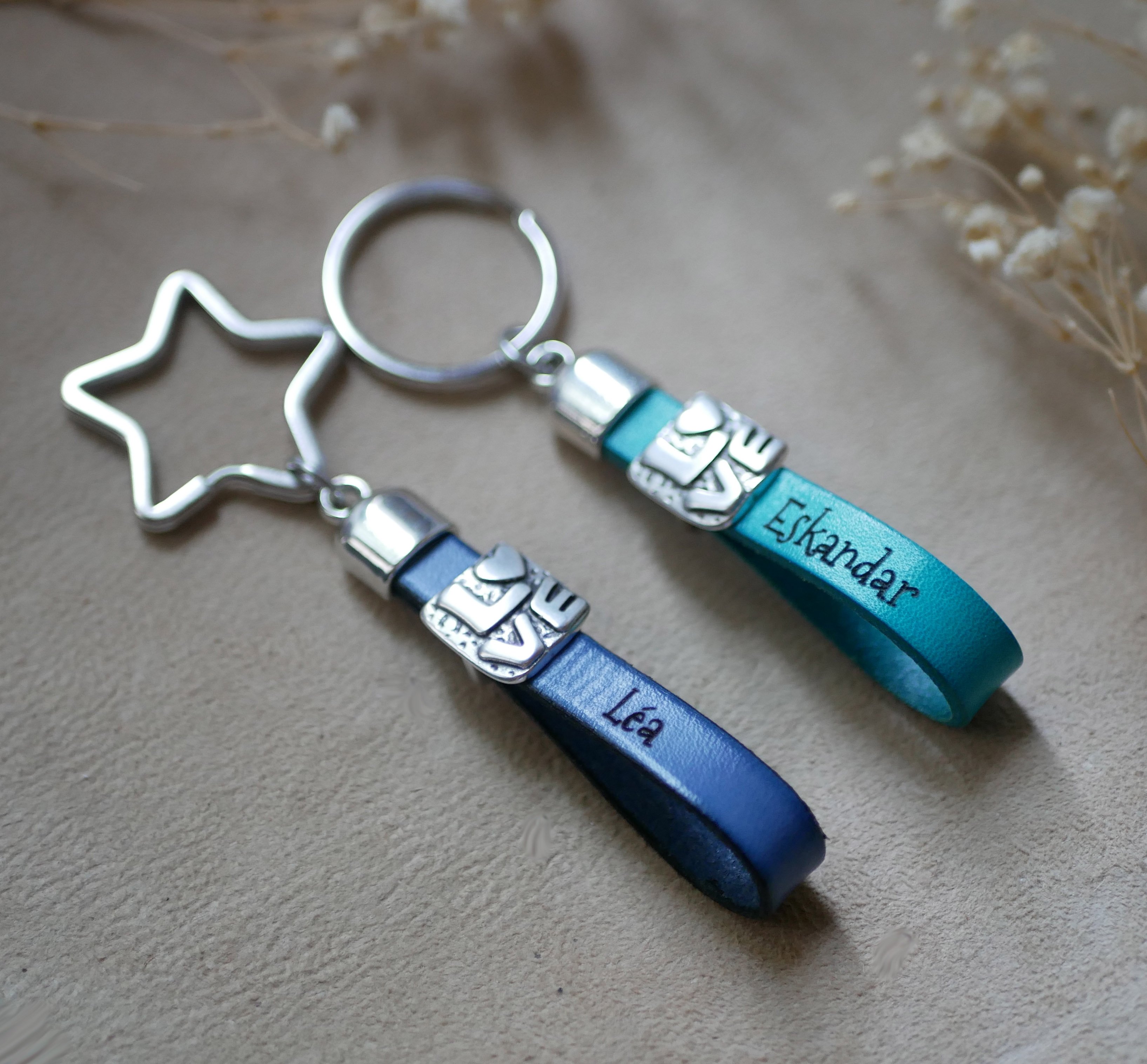 Porta-chaves em pele para o amor, personaliz&aacute;vel com grava&ccedil;&atilde;o para o Dia dos Namorados