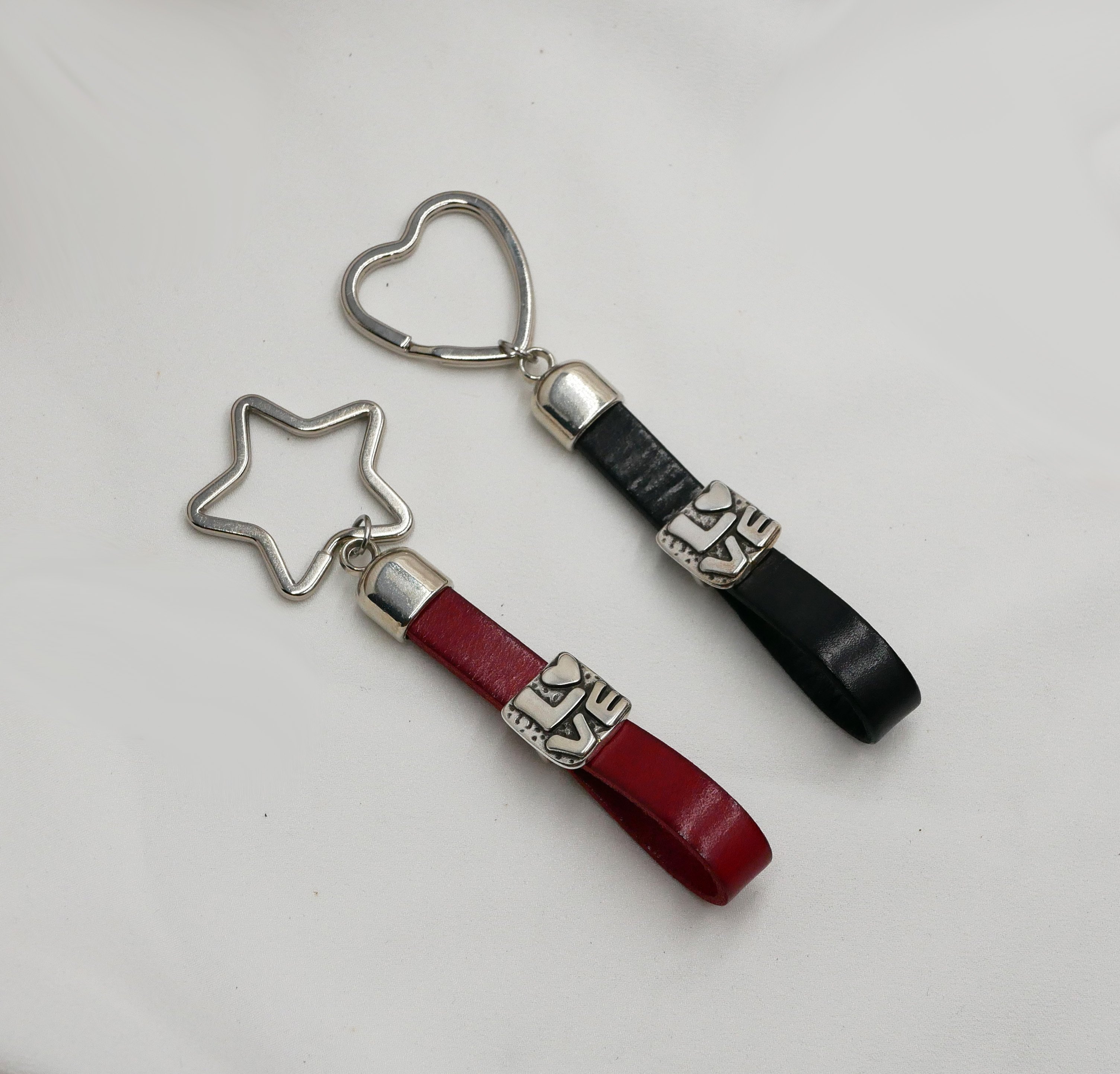 Porta-chaves em pele para o amor, personalizável com gravação para o Dia dos Namorados