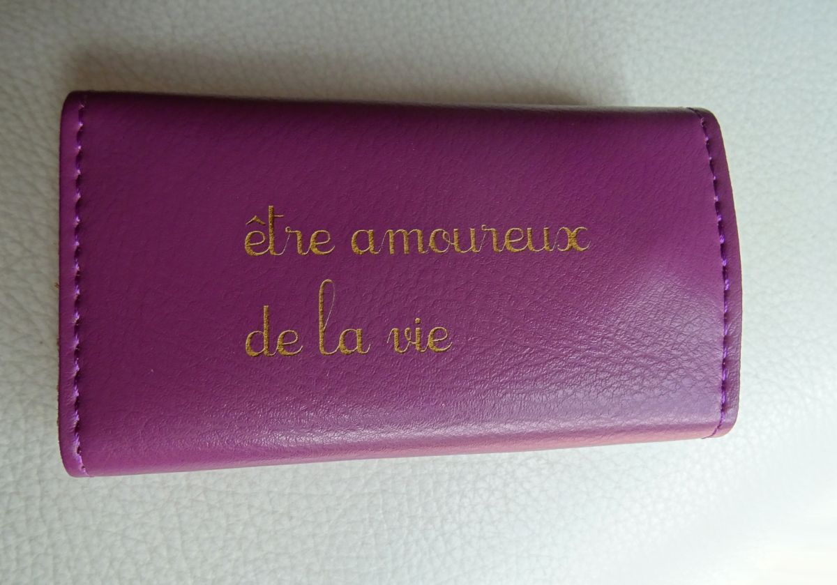 Carteira de couro roxo para personalizar