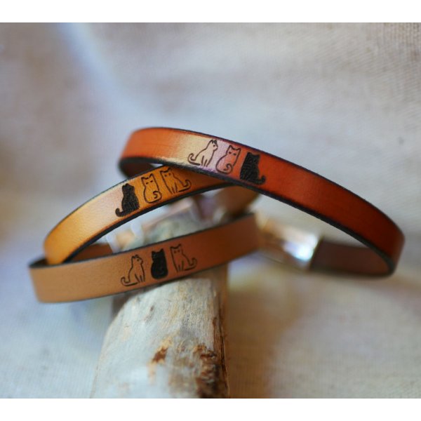Trio de pulseiras de couro personalizadas atrav&eacute;s de gravura com desenhos &agrave; sua escolha