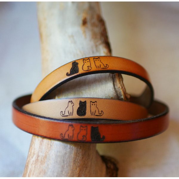 Trio de pulseiras de couro personalizadas atrav&eacute;s de gravura com desenhos &agrave; sua escolha
