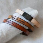 Bracelete ajustável em pele com fecho preto para personalização através de gravação 