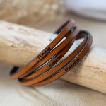 Pulseira de couro fino de 5 voltas para homem ou mulher com gravação do nome próprio