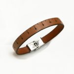 Pulseira de metros de costura em pele, gravada em cm e personalizável no verso
