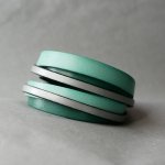 Pulseira de punho duplo em pele verde e prateada personalizada  