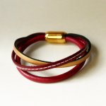Pulseira de punho vermelha e dourada em multi-couro para mulher