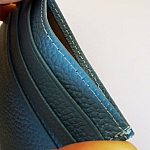 Porta-cart&otilde;es em pele azul clara