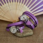 Relógio pulseira de couro Lilás 2 ou 3 cartuchos com pompom