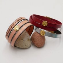 Pulseira de couro personalizada decorada com uma árvore dourada da vida 