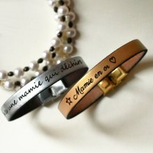 Pulseira de couro gravada personalizada para mulher