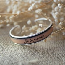 Pulseira em pele personalizada através de gravação