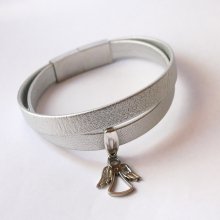 Bracelete dupla em pele flexível, prateada, com pendente à escolha