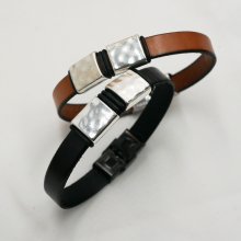 Pulseira de couro para homem com quadrados de metal martelado para personalizar