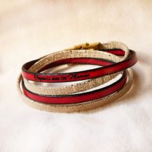 Pulseira dupla em pele dourada para senhora, personalizável com gravação