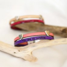 Pulseira de couro em duo com laços em forma de coração, personalizável para mulheres 