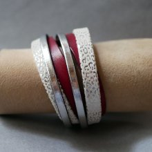Pulseira de punho de dupla volta personalizada em pele branca, prateada e vermelha  