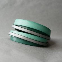 Pulseira de punho duplo em pele verde e prateada personalizada  