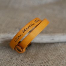 Pulseira de couro de camelo de dupla viagem Gravado misto