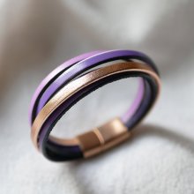 Pulseira de punho em pele em tons de violeta e ouro rosa