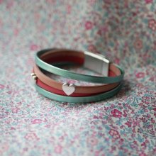 Pulseira de punho de couro com corações para personalizar 