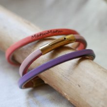 Pulseira personalizada de couro de duas cores com fecho dourado