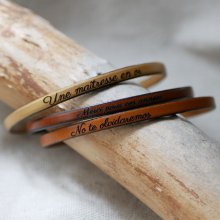 Pulseira de couro personalizável através de gravura mulher ou homem