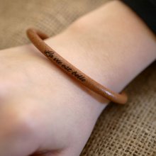 Pulseira de couro redonda personalizada para mulheres através de gravura