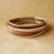 Pulseira de punho em pele para mulher em tons de bege