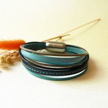 Pulseira de punho em pele para mulher em tons de azul