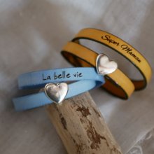 Pulseira dupla de couro com desenho de coração prateado, as suas palavras podem ser gravadas