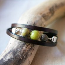 Bracelete de couro e pérolas Olivina tripla volta para personalizar 