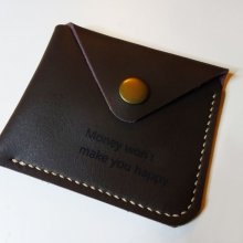 Bolsa de couro para café com botão gravado