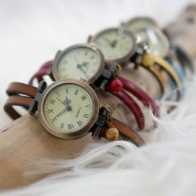 Relógio de senhora com bracelete dupla em pele, à escolha das cores 